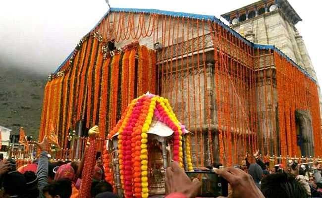 IN PICS: मंत्रोच्चारण के बाद खुले विश्व प्रसिद्ध केदारनाथ धाम के कपाट, भक्तों में खासा उत्साह