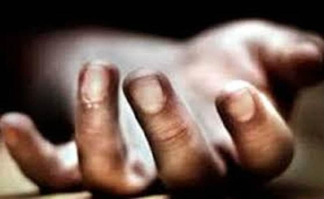 हत्‍या या आत्‍महत्‍या : सिर में चोट और  नाक में खून, पत्नी ने जतायी हत्या की आशंका