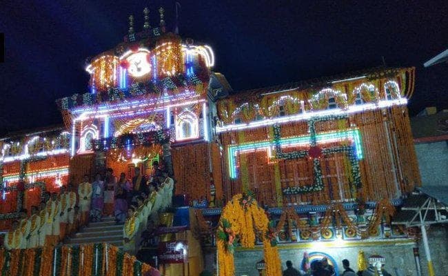 बद्रीनाथ धाम के कपाट ब्रह्म मुहूर्त में खुले, चारधाम यात्रा शुरू
