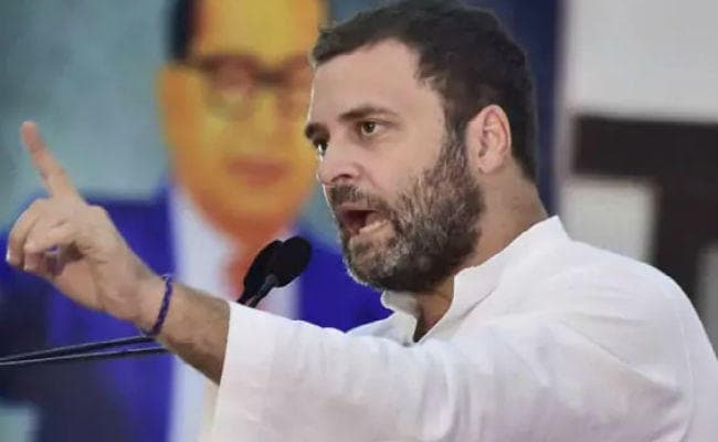 मध्‍य प्रदेश : राहुल ने कहा, युवाओं के सीने पर एससी-एसटी लिखना संविधान पर हमला
