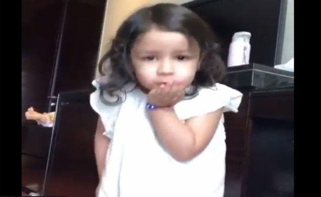 VIDEO : जीवा का डांस वीडियो वायरल, पापा धौनी और CSK को किया इस तरह चीयर