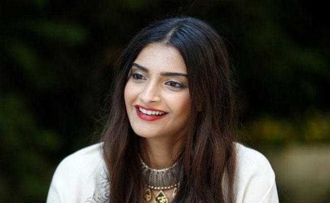 8 मई को विवाह बंधन में बंधेंगी अभिनेत्री सोनम कपूर, जानें किसके माथे सजेगा सेहरा