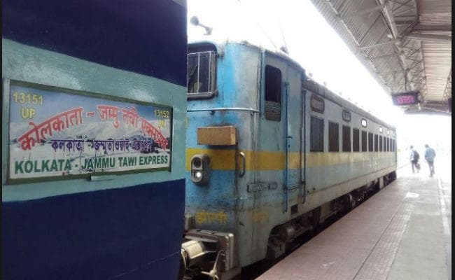ट्रेन में चुनें मेन्यू से भोजन, कार्ड से करें भुगतान, जम्मू तवी समेत फिलहाल 25 ट्रेनों में मिलेगी सुविधा