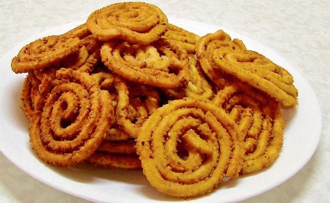 जानें आटे-बेसन की चकली बनाने की विधि