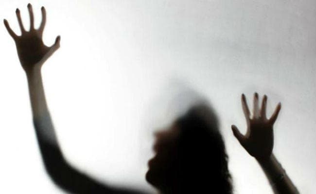 गुमला : बंधक बना छात्रा से तीन दिनों तक किया दुष्कर्म