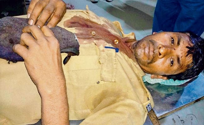 बिहार : आरा में छापेमारी करने गयी पुलिस पर हमला, तीन पुलिसकर्मी घायल