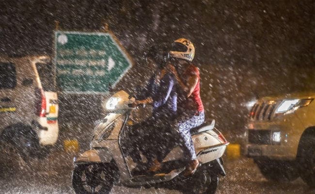 उत्तर भारत में आंधी-तूफान ने बरपाया कहर : अब तक 89 की मौत, बढ़ सकता है आंकड़ा