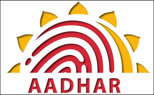 UIDAI ने आधार सॉफ्टवेयर से छेड़छाड़ को खारिज किया, कहा - 50 हजार ऑपरेटर काली सूची में