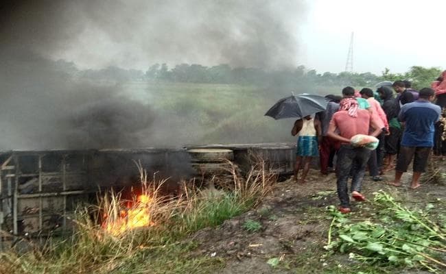 बिहार में हादसे वाले बस का नंबर फर्जी, अधिकारी बोले- अब तक नहीं मिली किसी की डेडबॉडी, देखें... VIDEO