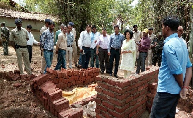 शौचालय निर्माण में गुमला जिला फिसड्डी, ओडीएफ होना अभी ''दूर की कौड़ी''