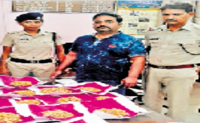 मेट्रो स्टेशन से चार किलो सोने के आभूषण जब्त