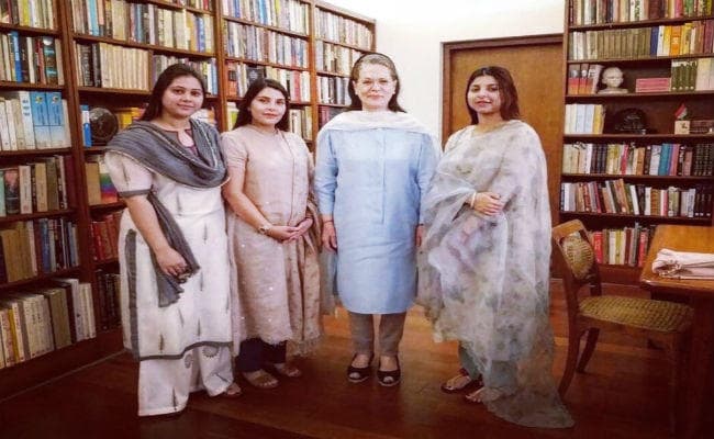 बिहार : तेजप्रताप यादव की शादी में खास मेहमान होंगी सोनिया गांधी, बहन रागिनी  और राजलक्ष्मी की मुलाकात