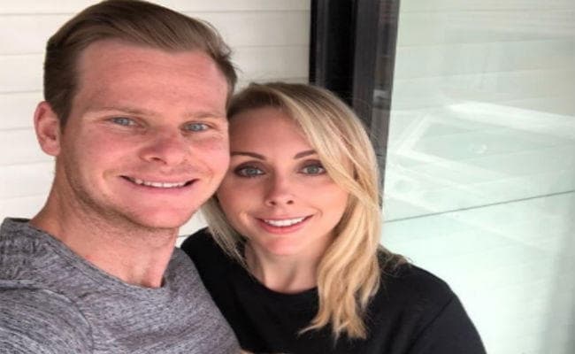 बॉल टैंपरिंग विवाद में प्रतिबंध झेल रहे स्टीव स्मिथ घर लौटे, कहा खोया विश्वास हासिल करूंगा