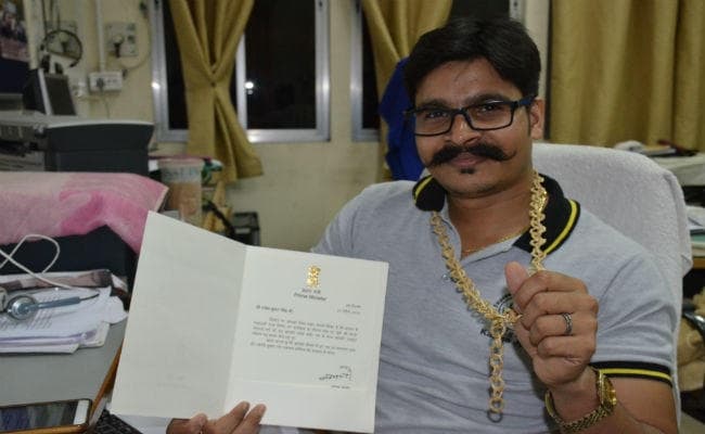 IIT आइएसएम के रिसर्च स्कॉलर को पीएम ने गिफ्ट की माला