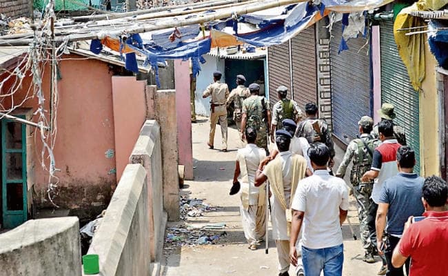 हजारीबाग : प्रतिबंधित मांस जब्त, 10 दुकानें सील, आक्रोशित लोगों का पुलिस पर पथराव