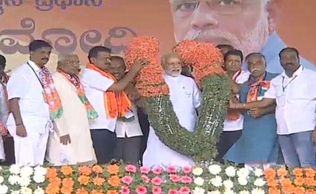 VIDEO कर्नाटक रैली : बोले पीएम मोदी- इंदिरा गांधी के जमाने से जनता को मूर्ख बना रही है कांग्रेस