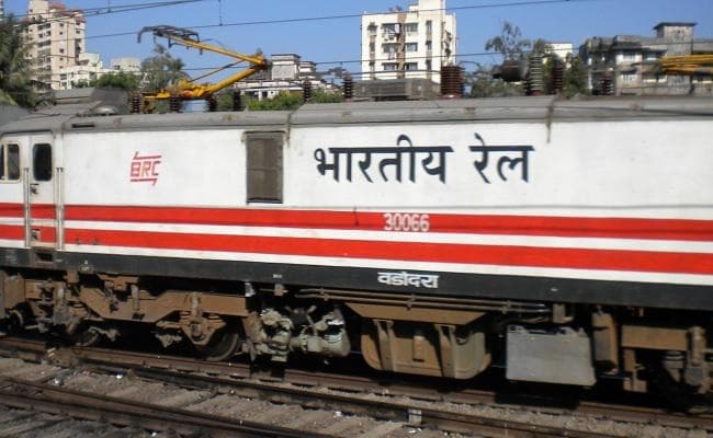 दृष्टिहीनों के लिए ट्रेन के डिब्बों में लगेंगे ब्रेल लिपि में संकेतक