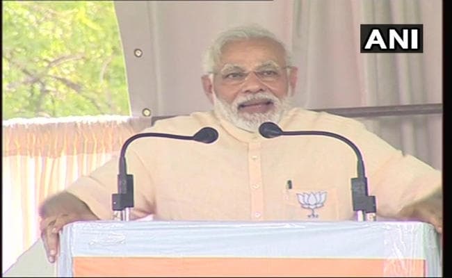 #Raichur चित्रदुर्ग के बाद रायचूर में कांग्रेस पर बरसे मोदी, देश को बतायें संसद क्यों नहीं चलने दिया