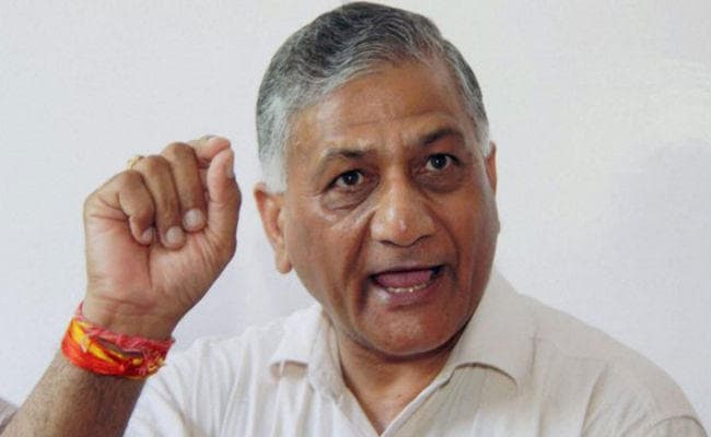 एएमयू में जिन्ना की तस्वीर चाहने वाले मुसलमान अपने पूर्वजों का कर रहे हैं अपमान : वी के सिंह