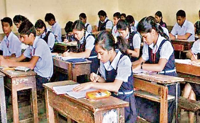 मध्य प्रदेश में लॉकडाउन में भी घर बैठे पढ़ रहे हैं बच्चे, पढ़ाई नहीं हो रही प्रभावित