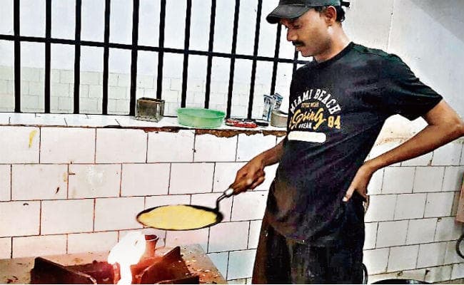 रांची : अब से तुरंत बना हुआ खाना खायेंगे रिम्स में भर्ती लालू प्रसाद