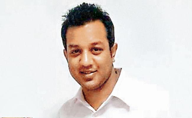 रांची : पार्टी से लौटे रहे सीएमपीडीआइ के डिप्टी मैनेजर की कार बरियातू रोड में पेड़ से टकरायी, हुई मौत