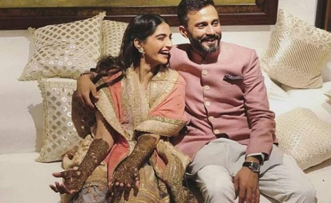 सोनम कपूर ने आनंद संग किया ''लत लग गई'' सॉन्‍ग पर डांस, वीडियो VIRAL