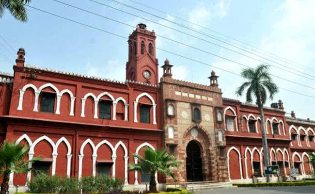 जिन्ना तस्वीर विवाद : AMU के पूर्व कुलपति ने कहा, यूनिवर्सिटी के छात्र न तो राष्ट्रविरोधी और न ही पाक समर्थक