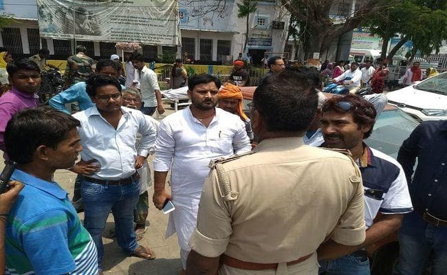 हाजीपुर में दिन-दहाड़े शिक्षक की गोली मारकर हत्या, दहशत और तनाव कायम