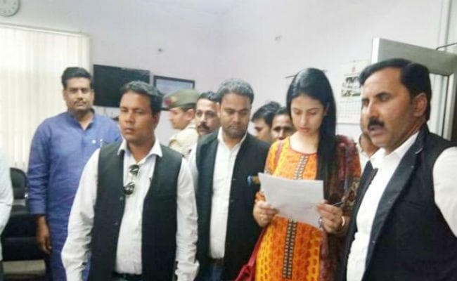 शमी के परिवार पर नयी आफत, जेठ के खिलाफ शिकायत करने एसपी ऑफिस पहुंची हसीन जहां