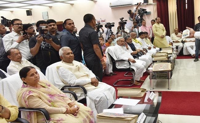 बिहार : नीतीश, सुशील, राबड़ी सहित दस सदस्यों ने ली विधान परिषद की शपथ