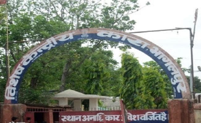 जेल में दो कैदियों के बीच हुए विवाद के दौरान एक बंदी ने की ऐसी डिमांड, जानकर अाप हो जायेंगे हैरान