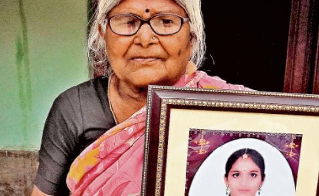 कर्नाटक चुनाव : पानी की कमी से बोरवेल फेल, किसान बने मजदूर