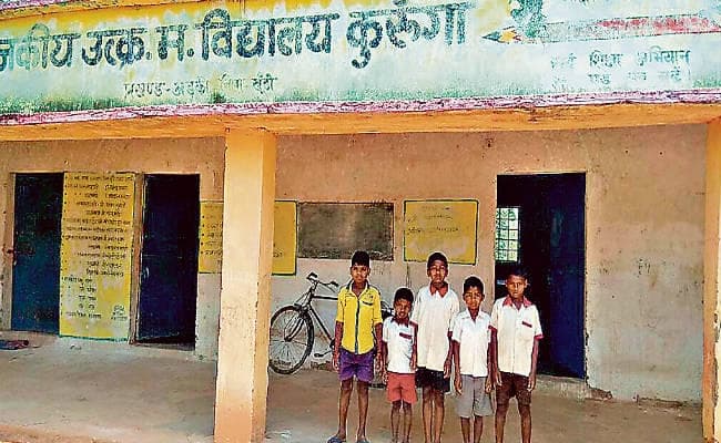 खूंटी : मध्य विद्यालय कुरूंगा और आंगनबाड़ी केंद्र फिर से खुला, पत्थलगड़ी करनेवालों ने 19 अप्रैल को करा दिया था बंद