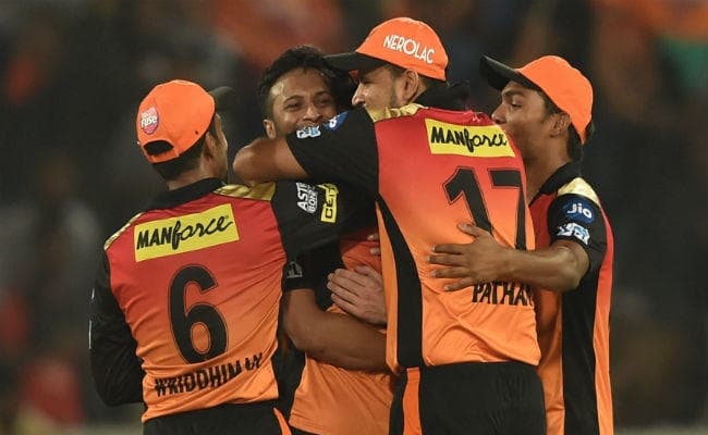 IPL: ''पठानी कैच'' से विराट का खेल खत्म, इरफान ने पूछा- ये कैच था या आम तोड़ा