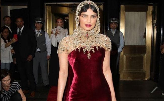 #MetGala2018: प्रियंका चोपड़ा की ड्रेस है बेहद खास, बनाने में लगे थे 250 घंटे