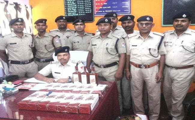 स्वतंत्रता सेनानी एक्सप्रेस के टॉयलेट से अवैध विदेशी शराब बरामद