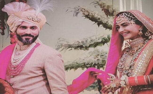 Just Married : हो गयी सोनम और आनंद की शादी, Pics & Videos में देखें Special Moments