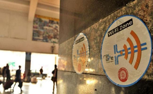 Digital India का कमाल : रेलवे की मुफ्त वाई-फाई सेवा से Coolie बन गया साहेब