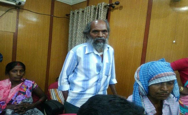 गुमला : धर्म नहीं बदला, घर में घुसने पर लगायी रोक