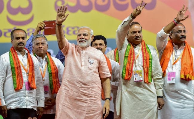 कर्नाटक चुनाव : भाजपा-कांग्रेस के शीर्ष नेताओं ने एक-दूसरे पर चलाये आरोपों के तीर