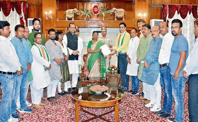 झारखंड : जहां-जहां है भाजपा की सरकार वहां महिलाओं पर बढ़ा अत्याचार, राज्यपाल से मिले कांग्रेसी, की शिकायत