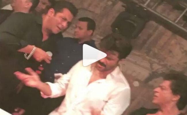 VIDEO: सोनम के रिसेप्शन में सलमान ने गाया ये गाना, शाहरुख ने किया धमाकेदार डांस