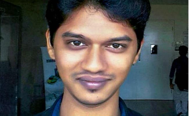 जम्मू-कश्मीर: कान में लगा था ईयरफोन इसलिए पिता की चेतावनी नहीं सुन पाया चेन्नई का पर्यटक