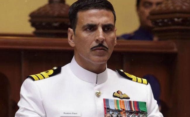 ''रुस्तम'' फिल्म की पोशाक बेचने को लेकर अक्षय कुमार, टि्वंकल खन्ना को कानूनी नोटिस