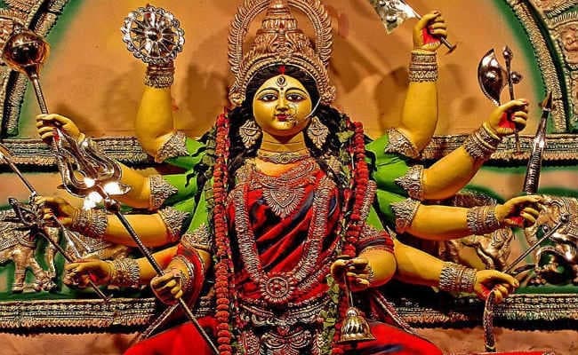 महिला ने अपनी जीभ काटकर मंदिर में चढ़ाया, गंभीर हालत में अस्पताल में भर्ती