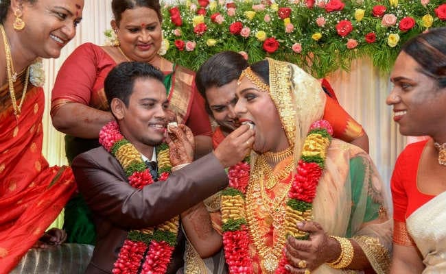 केरल के इस ट्रांसजेंडर जोड़े ने पारंपरिक रस्मों रिवाज से रचायी शादी
