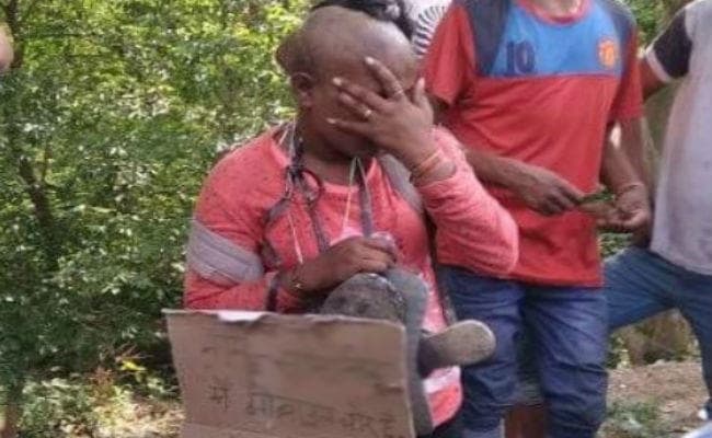 चाईबासा : मोबाइल चोरी का आरोप में जब युवती का सिर मुंड कर आयुक्त कार्यालय के सामने घुमाया, आरोपी गिरफ्तार