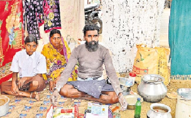 न्‍याय की गुहार लगाता एक परिवार, पांच दिनों से चिलचिलाती धूप में जारी है धरना