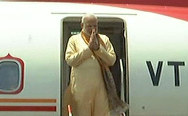 VIDEO : PM मोदी का स्वागत करने पहुंचे नेपाल के प्रधानमंत्री, जनकपुर-अयोध्या बस सेवा की शुरुआत की